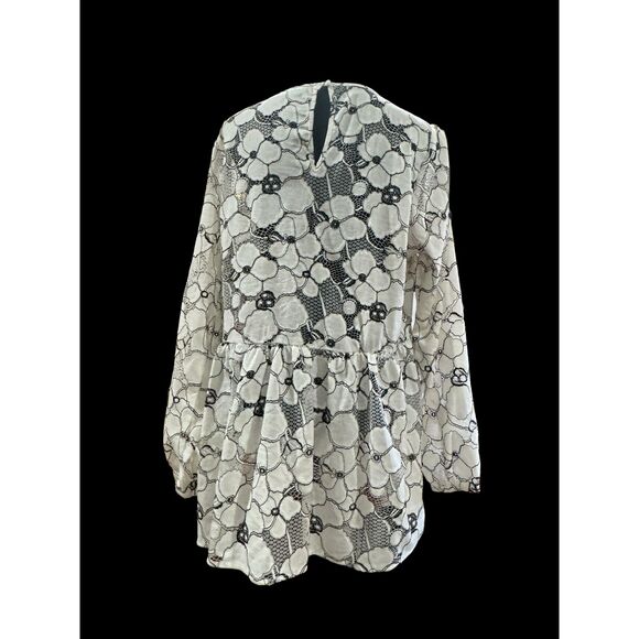 Lane Bryant 2021 Black & WHite Lace Floral Blouse, SIZE 16 - Picture 2 of 9